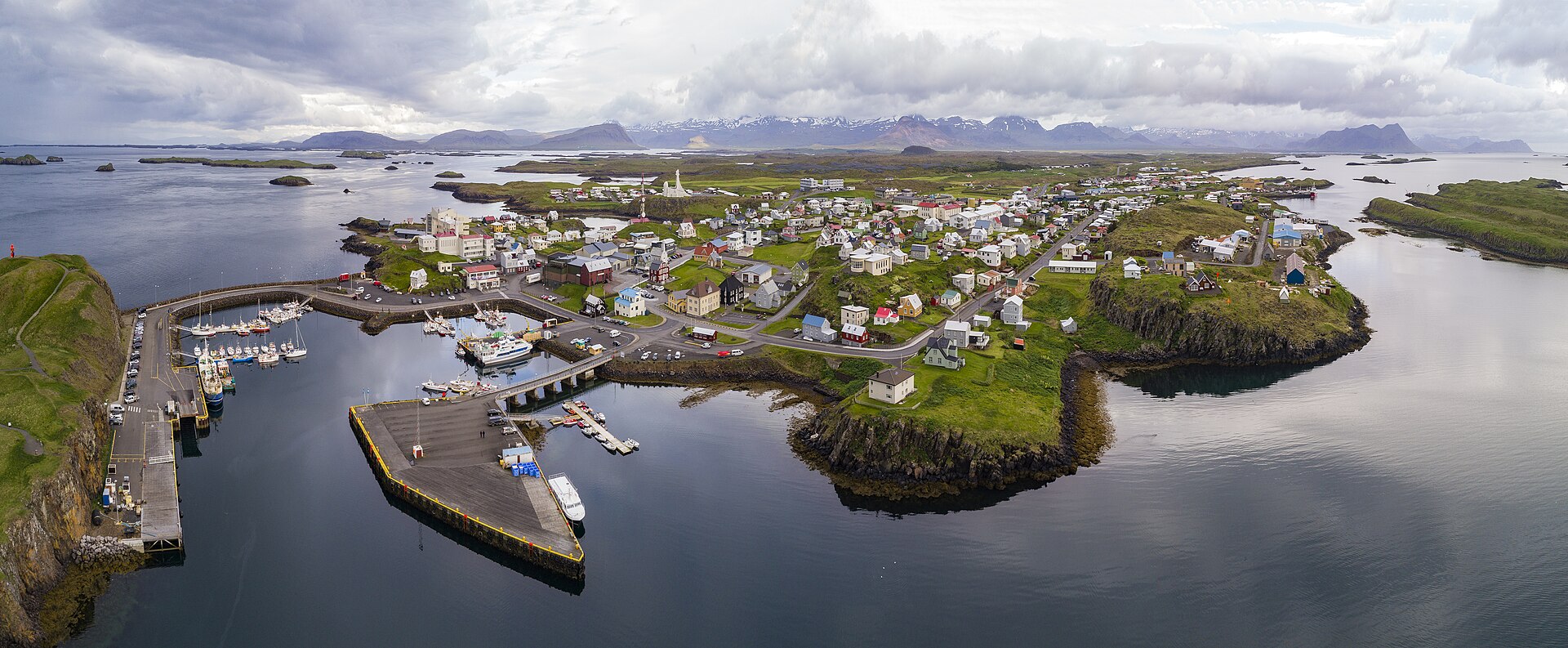 Imagem de referência relacionada a Stykkishólmur, item descrito como município islandês
