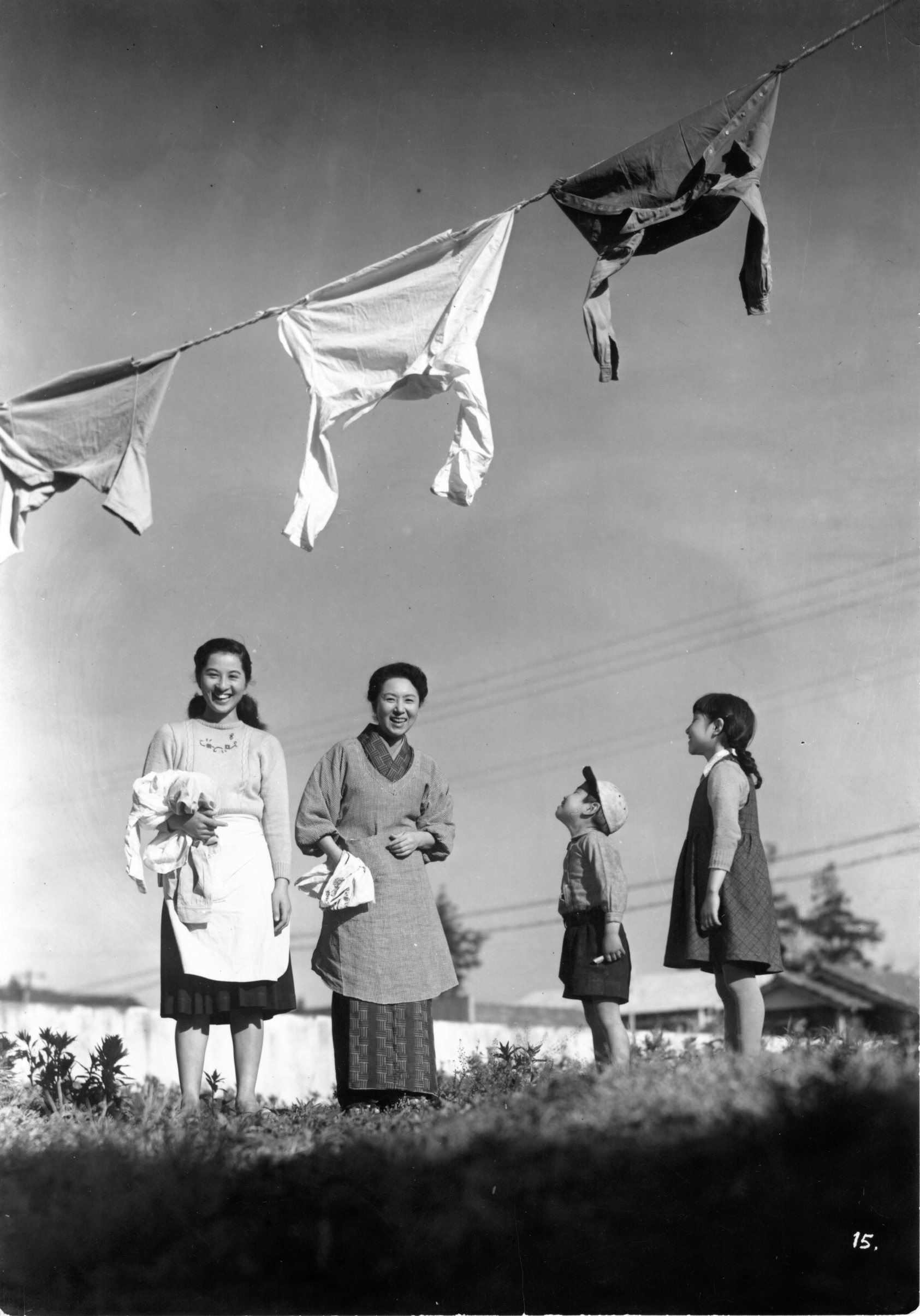 Imagem de referência relacionada a Okaasan, item descrito como filme de 1952 dirigido por Mikio Naruse
