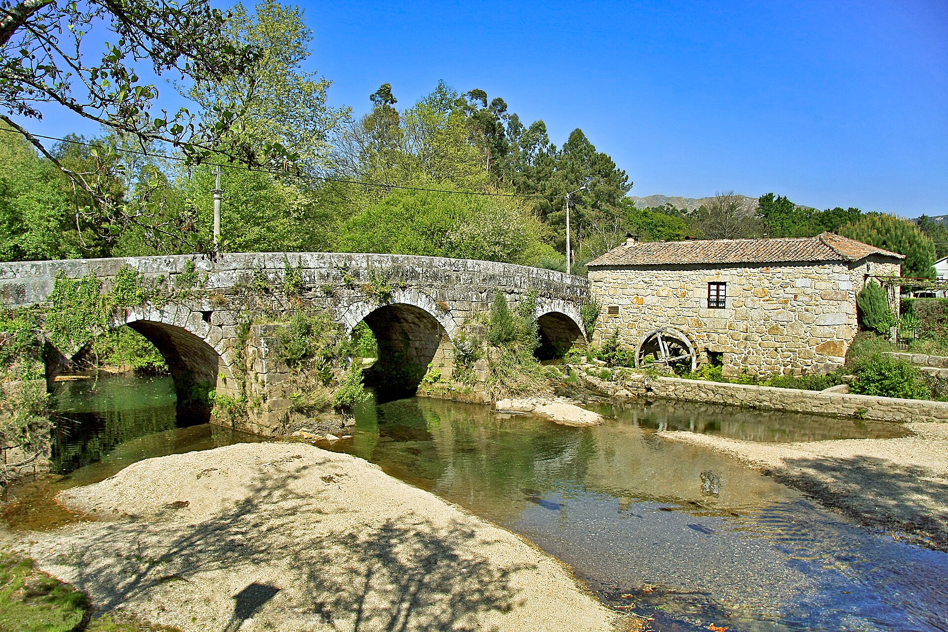 Imagem de referência relacionada a Estorãos, item descrito como povoação portuguesa sede da Freguesia de Estorãos, no Município de Ponte de Lima