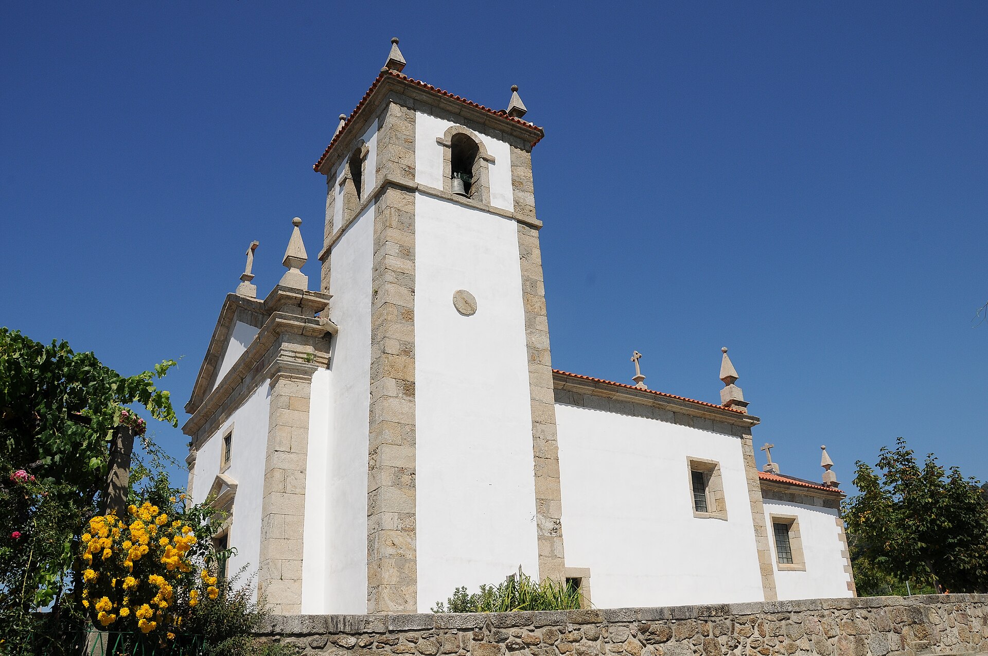 Imagem de referência relacionada a Roussas, item descrito como povoação portuguesa do Município de Melgaço