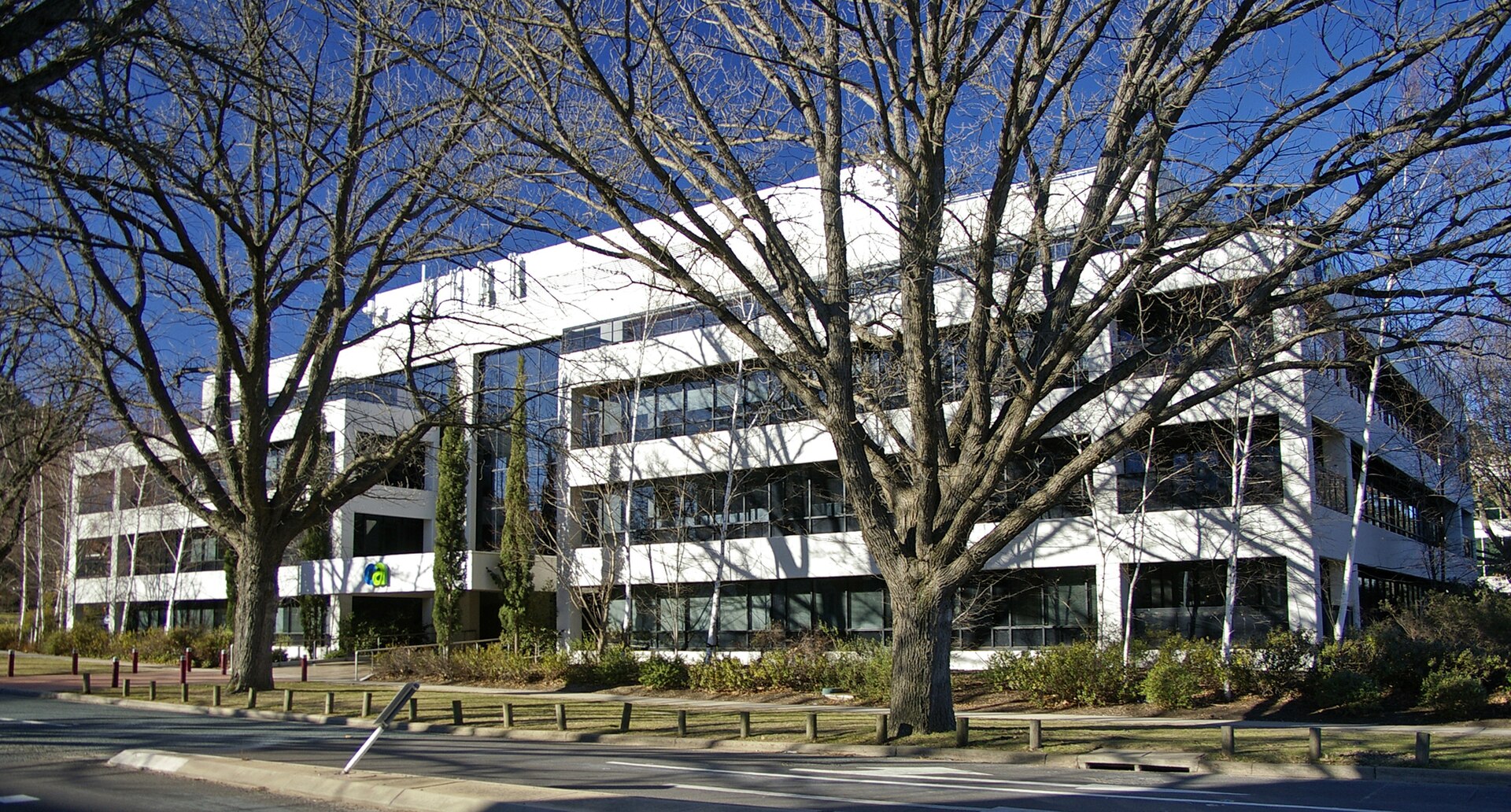 Imagem de referência relacionada a CA Technologies, item descrito como extinta empresa de software estadunidense