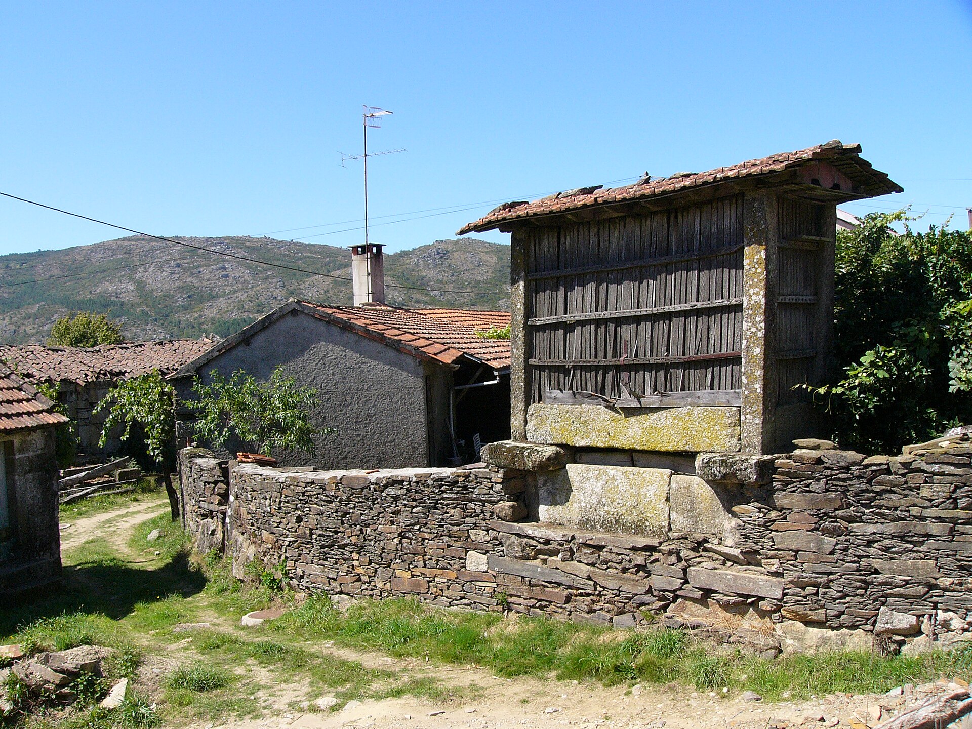 Imagem de referência relacionada a Varzielas, item descrito como povoação portuguesa do Município de Oliveira de Frades